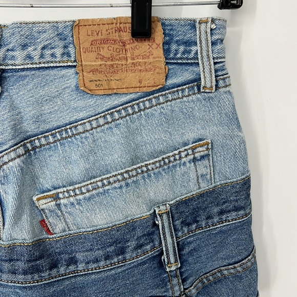 A vintage fit EUC women’s size small denim skirt - Picture 9 of 9